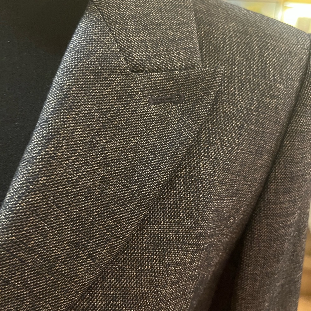 ESCADA Women Tailored Hourglass Blazer in Grey Wool - Picture 6 of 15